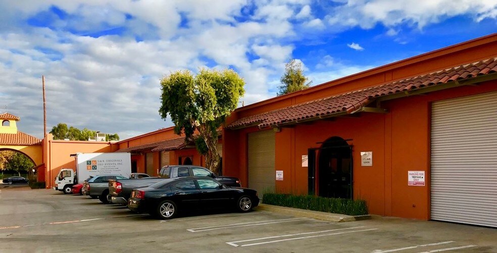 Primary Photo Of 18310-18318 Oxnard St, Tarzana Warehouse For Lease