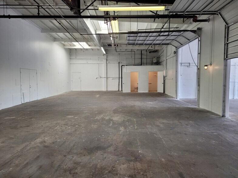 More Photos Of 1009 Brooks St, Ontario Warehouse For Lease