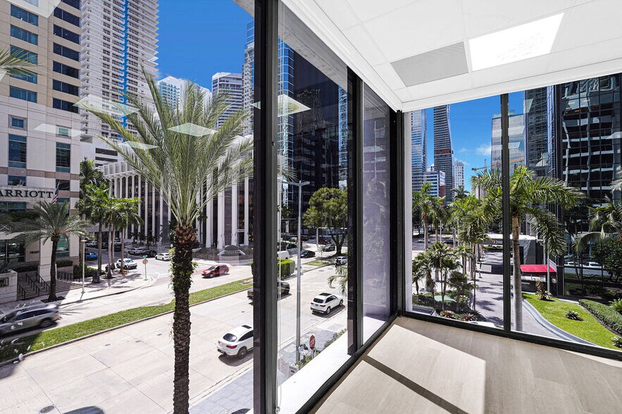 More Photos Of 1110 Brickell Ave, Miami Office For Sale