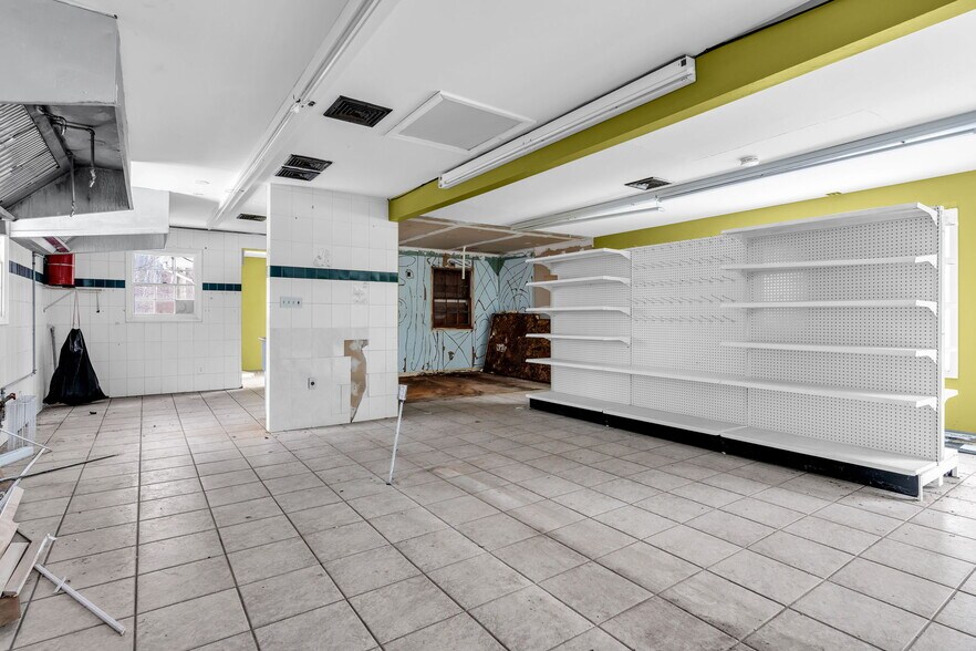 More Photos Of 320 State Route 33, Manalapan Township Restaurant For Sale