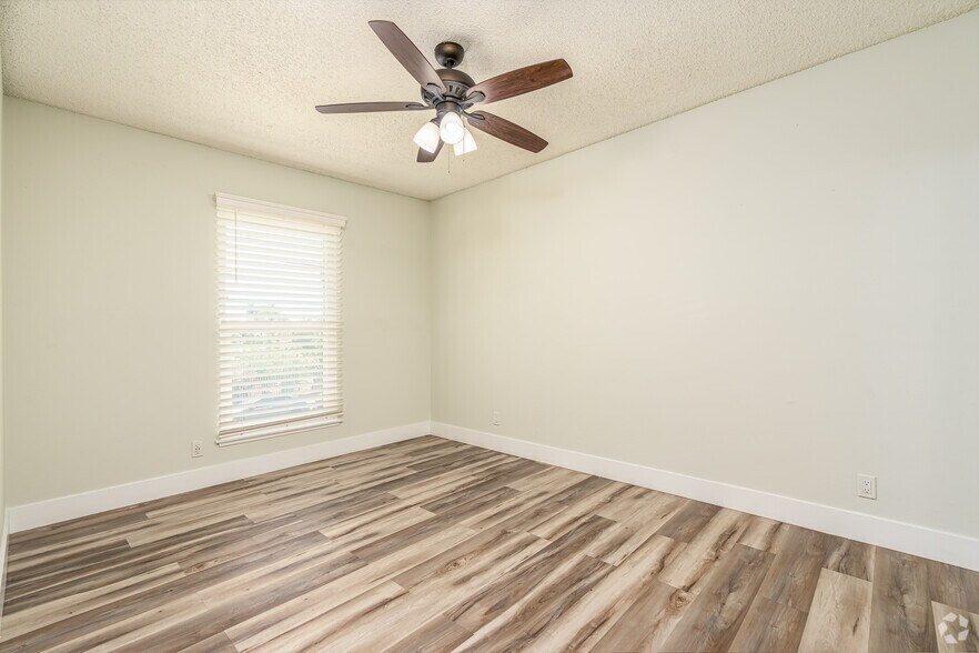 More Photos Of 10560 Haddon Ave, Pacoima Apartments For Sale