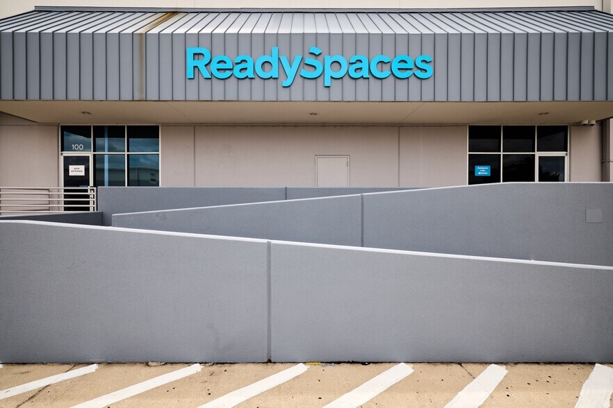 More Photos Of 2507 Investors Row, Orlando Distribution For Lease