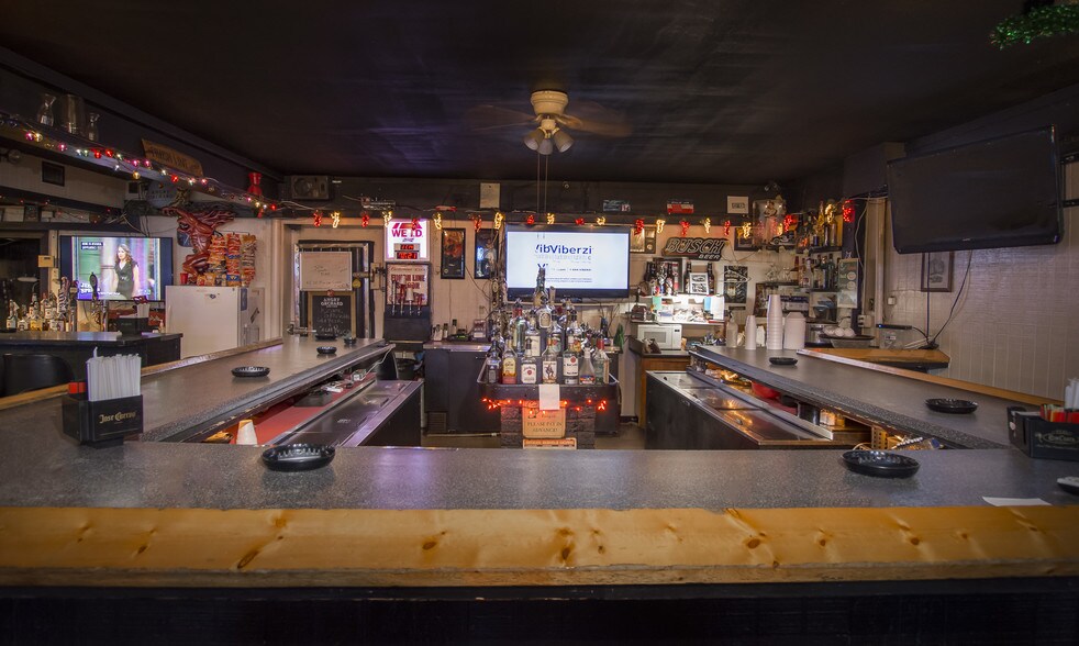 More Photos Of 5402 W US Highway 92, Plant City Bar For Sale