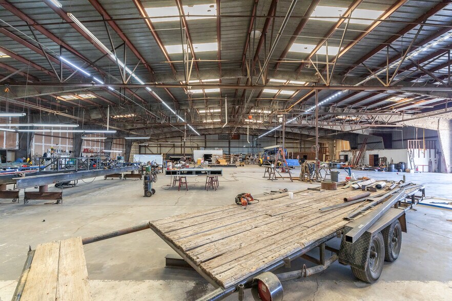 More Photos Of 5050 E Hwy 80, Abilene Manufacturing For Sale