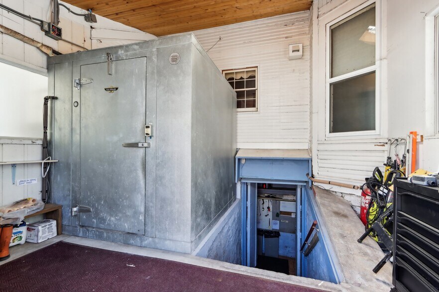 More Photos Of 910 River Rd, Wisconsin Dells Hotel For Sale