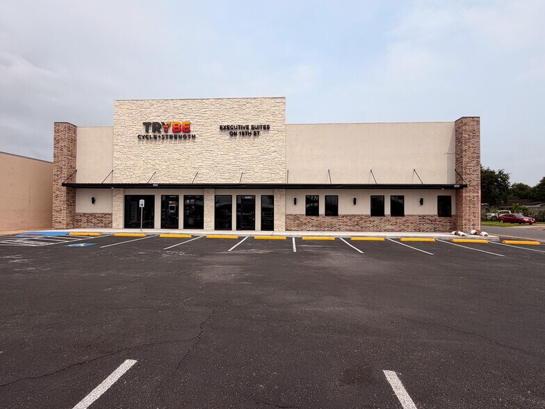 More Photos Of 2006 N 10th St, McAllen Storefront Retail Office For Lease