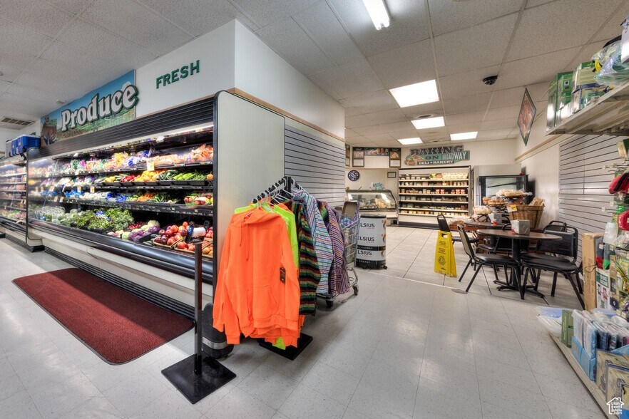More Photos Of 80 S Broadway St, Green River Supermarket For Sale
