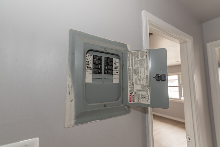 More Photos Of 4907-4921 Frederick Ave, Baltimore Apartments For Sale