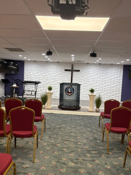 More Photos Of 1402 Shepard Dr, Sterling Medical For Lease