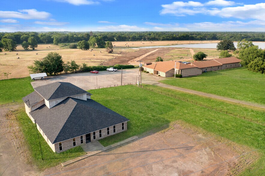 More Photos Of 205 E North Interstate 30 Service Rd, Cumby Showroom For Lease