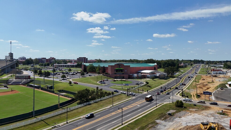 More Photos Of 1300 KY-121, Murray Storefront For Lease