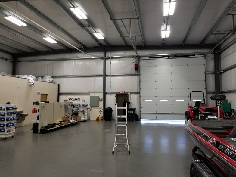 More Photos Of 85 Breighton Blvd, Shelbyville Freestanding For Sale