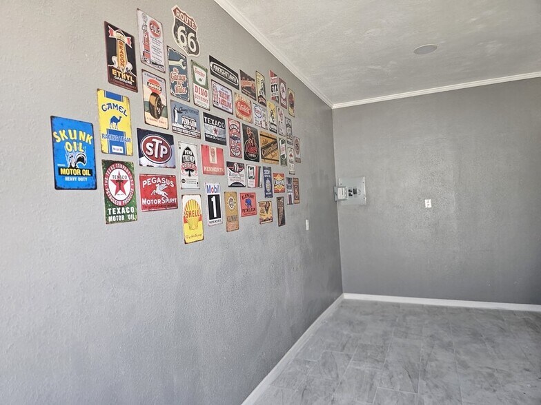 More Photos Of 11010 W Joan Dr, Odessa Warehouse For Sale