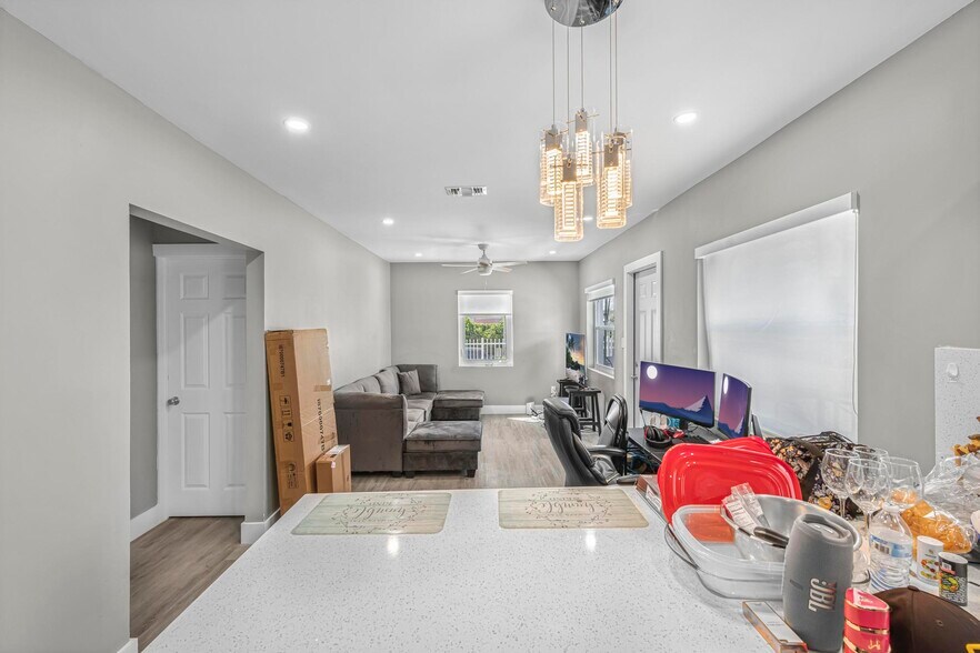 More Photos Of 3705 NW 35th Ave, Miami Warehouse For Sale