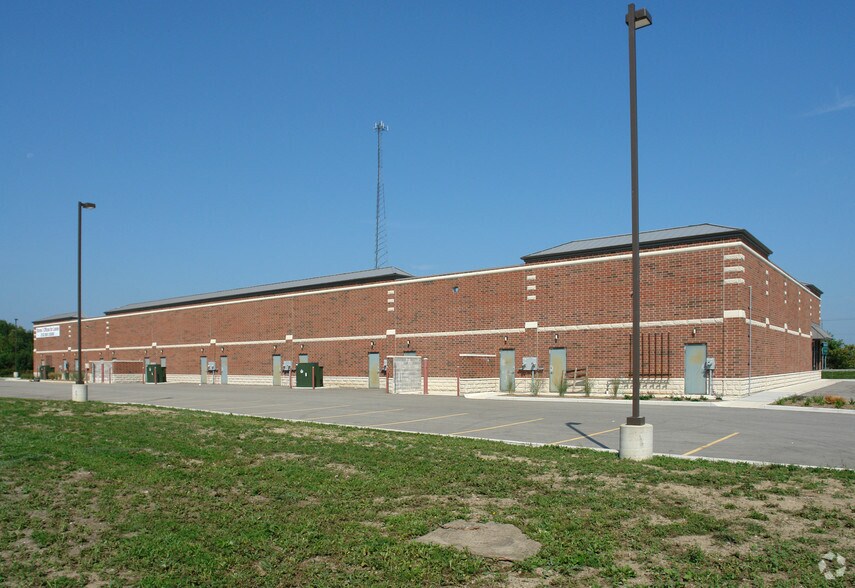 More Photos Of 2970-2998 E 181st St, Hebron Freestanding For Lease