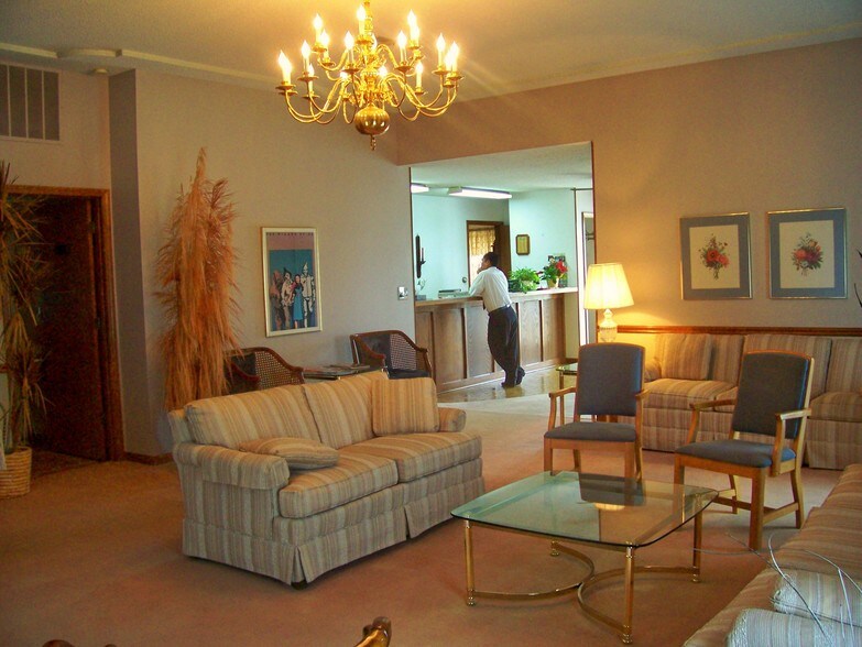 More Photos Of 700 W Canville St, Erie Hotel For Sale