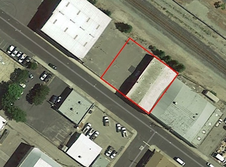 More Photos Of 221 Oak St, Manteca Warehouse For Sale