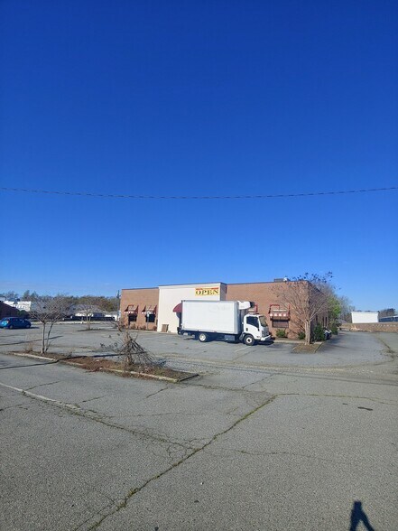 More Photos Of 1322 National Hwy, Thomasville Restaurant For Sale
