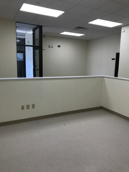 More Photos Of 15 Plymouth Dr, Easton Warehouse For Lease