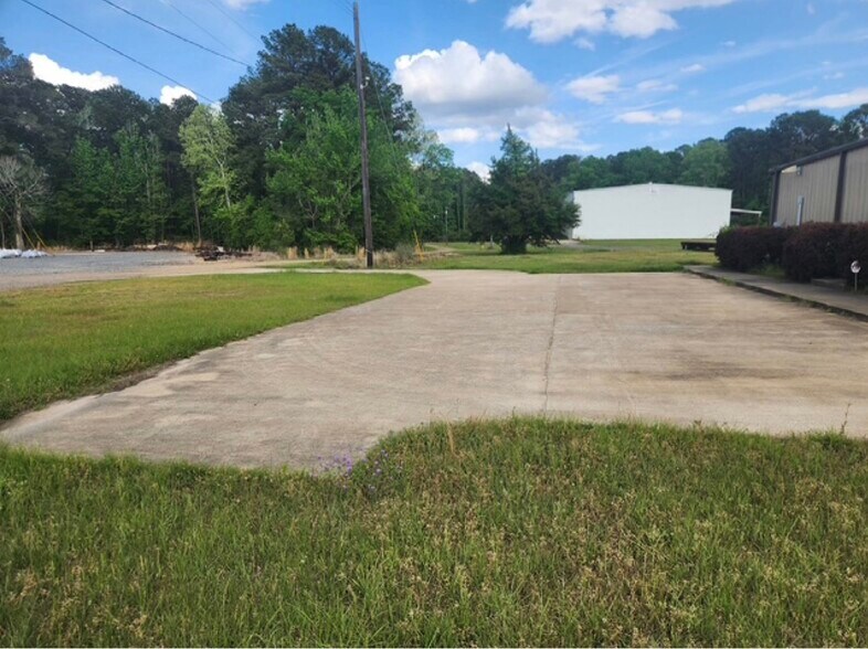 More Photos Of 909 University Pky, Leesville Industrial For Sale