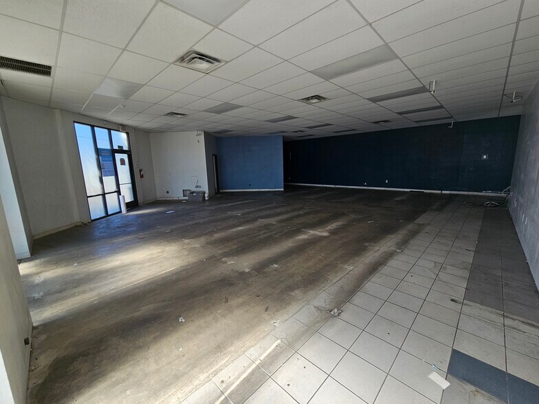 More Photos Of 1375 W Adams Blvd, Los Angeles Storefront For Lease