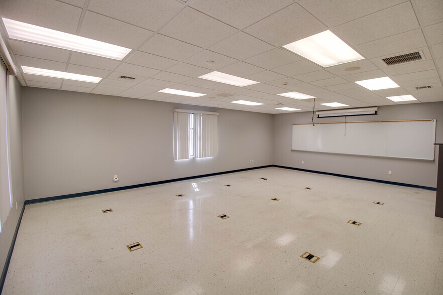 More Photos Of 18400 Shipman Rd, Carlinville Schools For Sale