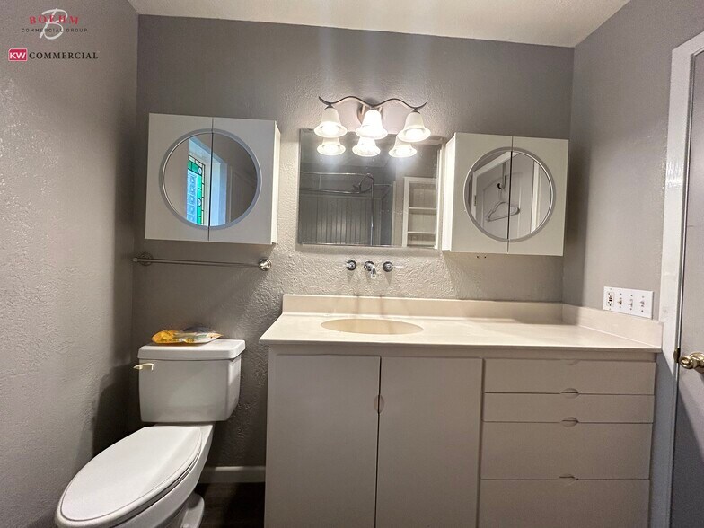 More Photos Of 626 High St, Comfort Storefront For Sale
