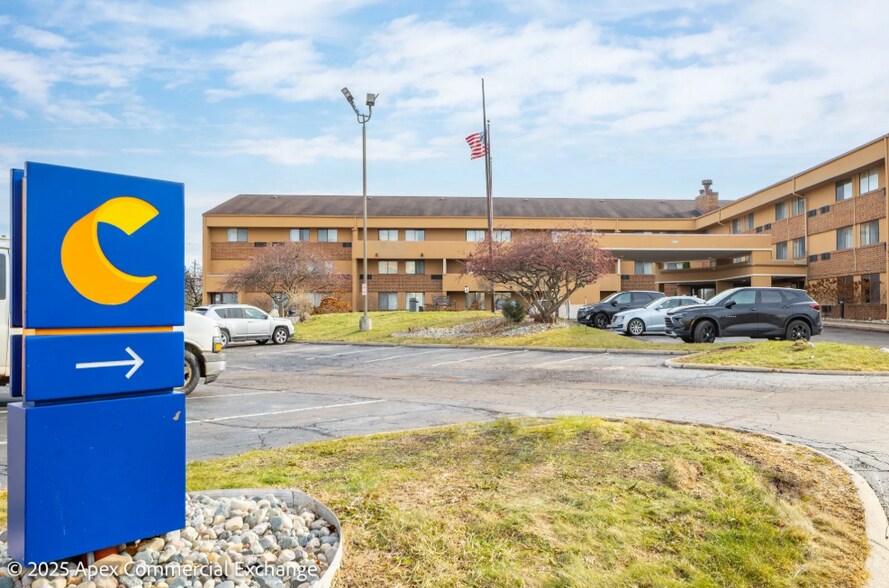 More Photos Of 525 N Canal Rd, Lansing Hotel For Sale