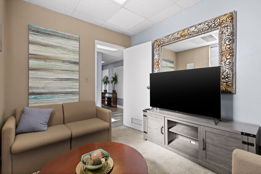 More Photos Of 118 Howard St, Rossville Medical For Sale