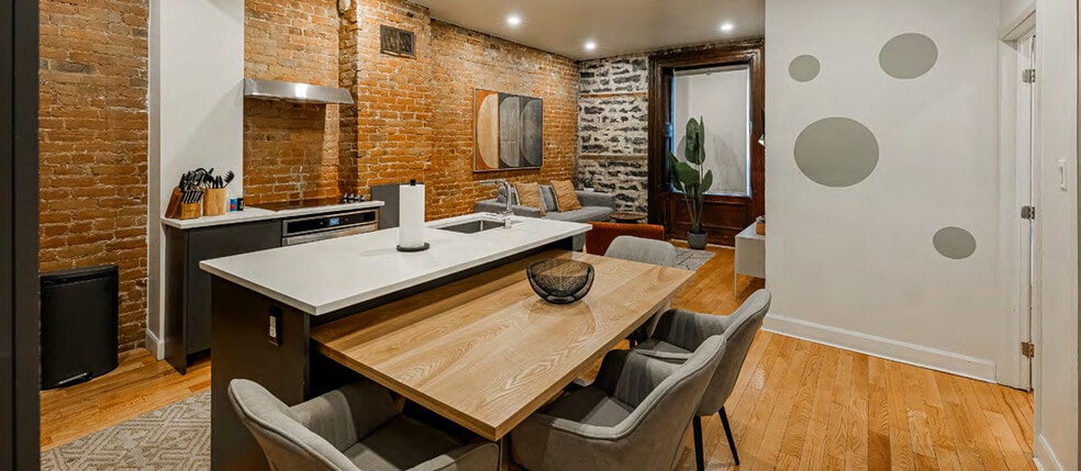 More Photos Of , Montréal General Retail For Sale