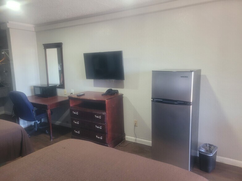 More Photos Of 9000 Airport Blvd, Houston Hotel For Sale