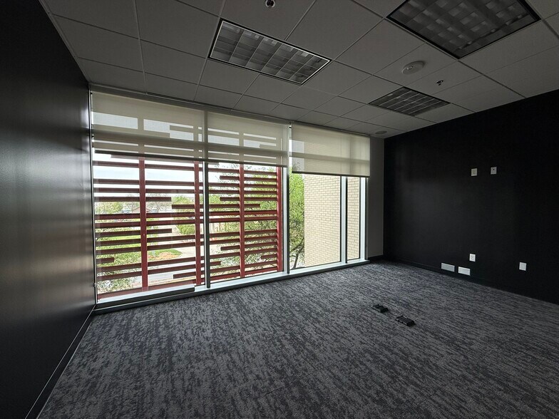 More Photos Of 2821 W 7th St, Fort Worth Office For Lease
