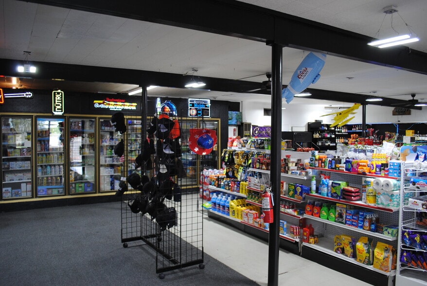 More Photos Of 810 HWY 93, Jackpot Convenience Store For Sale