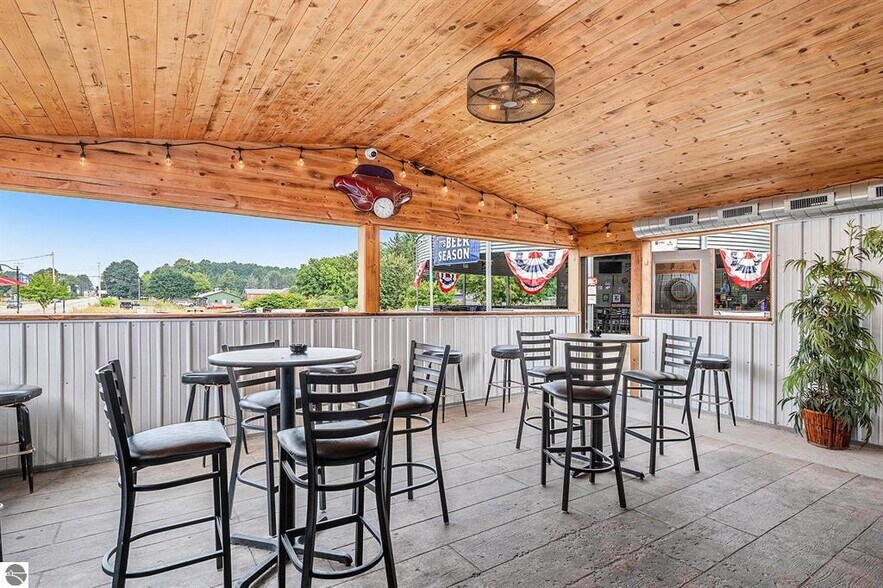 More Photos Of 116 W Wexford Ave, Buckley General Retail For Sale