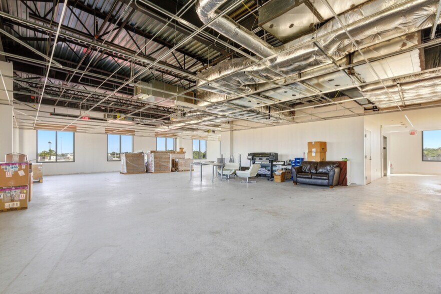 More Photos Of 10402 Valley Forge Dr, Houston Office For Lease