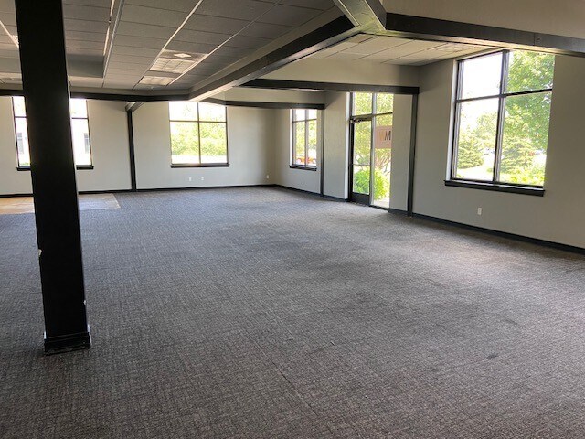More Photos Of 2021 N Casaloma Dr, Appleton Office For Lease