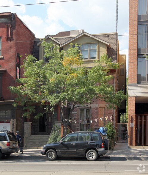 More Photos Of 460 College St, Toronto Apartments For Lease