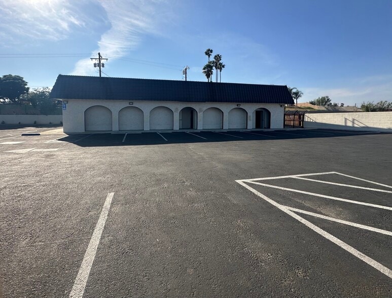 More Photos Of 10323 Cypress Ave, Riverside Restaurant For Lease
