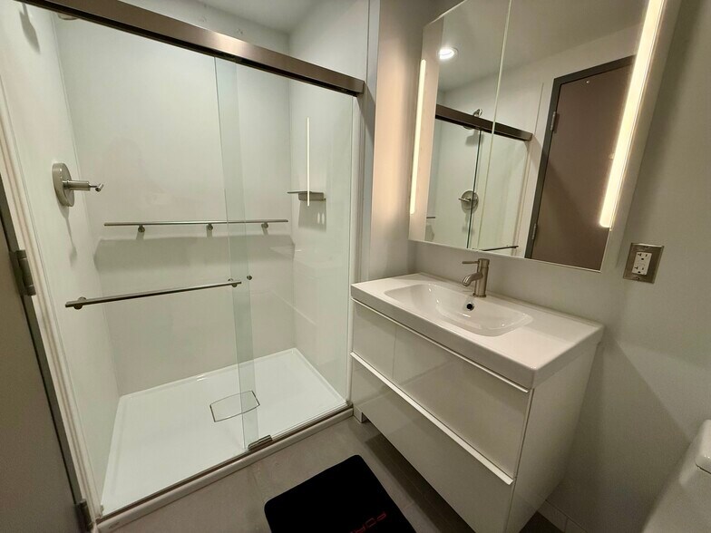 More Photos Of 123 Pit Ln, Pontiac Specialty For Sale