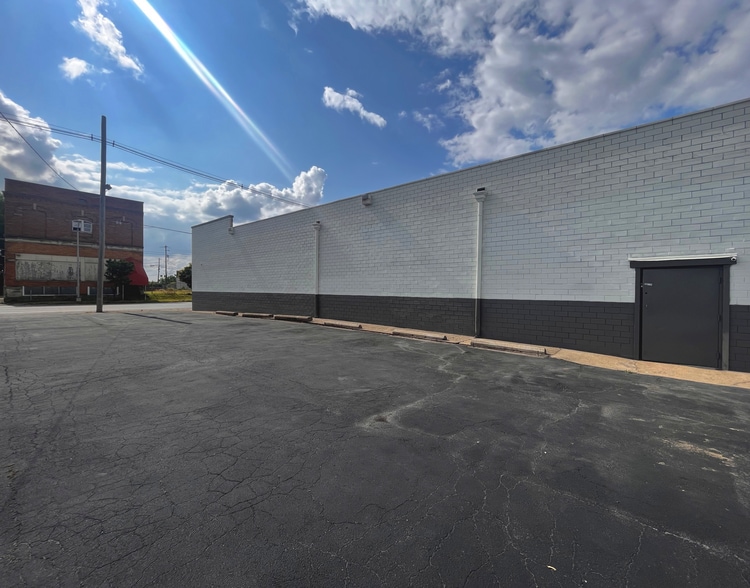 More Photos Of 1752-1776 S High St, Columbus Freestanding For Sale