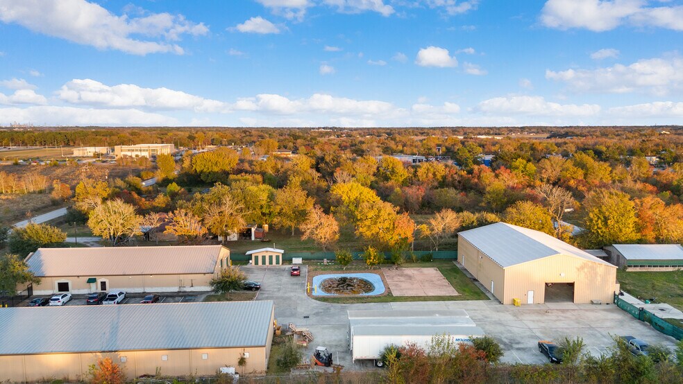 More Photos Of 207 W Archer Rd, Baytown Warehouse For Sale
