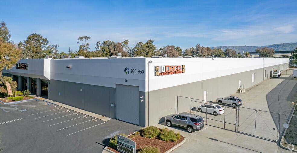More Photos Of 930-950 McLaughlin Ave, San Jose Warehouse For Lease