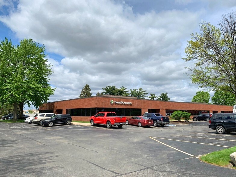 More Photos Of 2107 S Neil St, Champaign Office For Sale