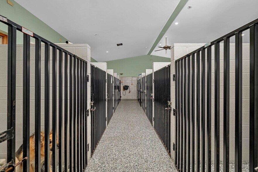 More Photos Of 441 E Stevenson Rd, Ottawa Restaurant For Sale