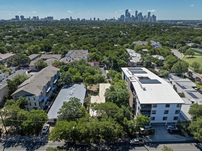 More Photos Of 1302 Norwalk Ln, Austin Apartments For Sale