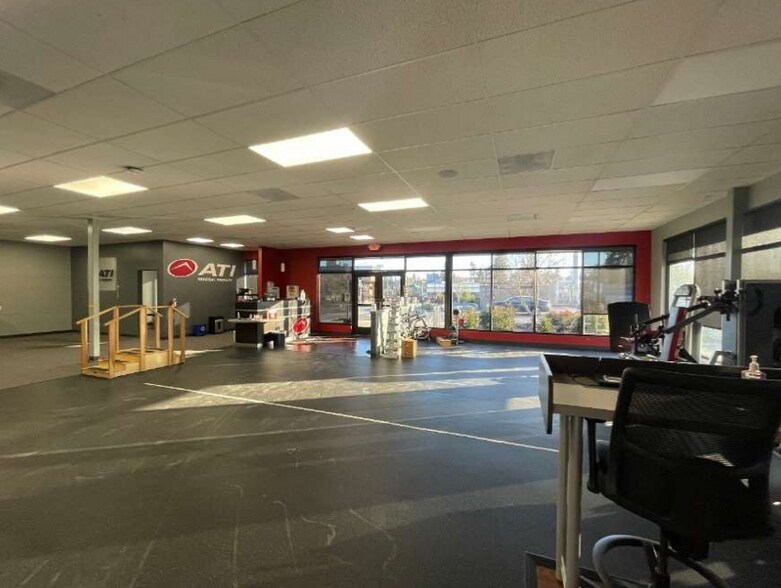 More Photos Of 3165 Commercial St SE, Salem General Retail For Lease