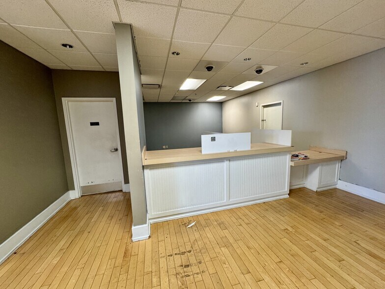 More Photos Of 1924 W International Speedway Blvd, Daytona Beach General Retail For Sale