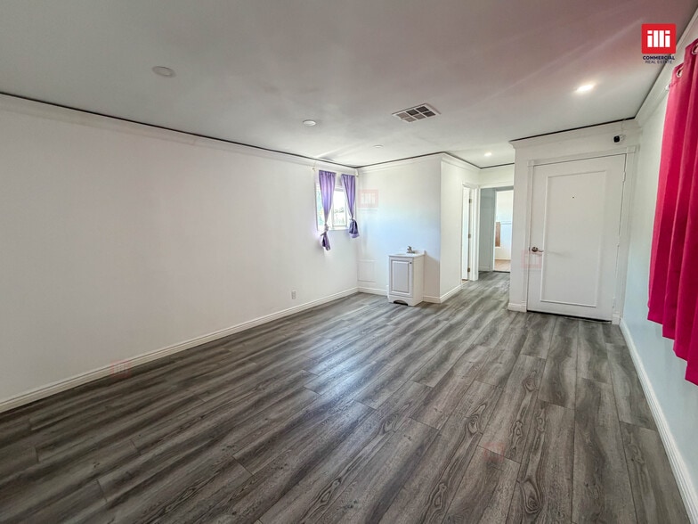 More Photos Of 11685 Magnolia Blvd, North Hollywood General Retail For Lease