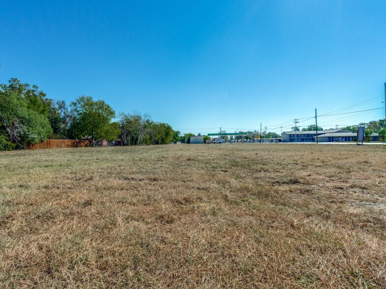 More Photos Of 738-818 Kingsbury, Seguin Land For Sale