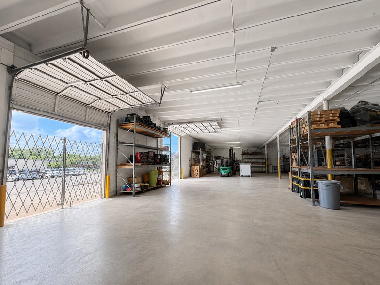 More Photos Of 3814 Woodbury Dr, Austin Warehouse For Lease